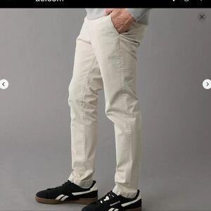​NEW American Eagle Slim Lived-In Khaki Pants Men's Size 33x34 Flex Beige — 3 PA
